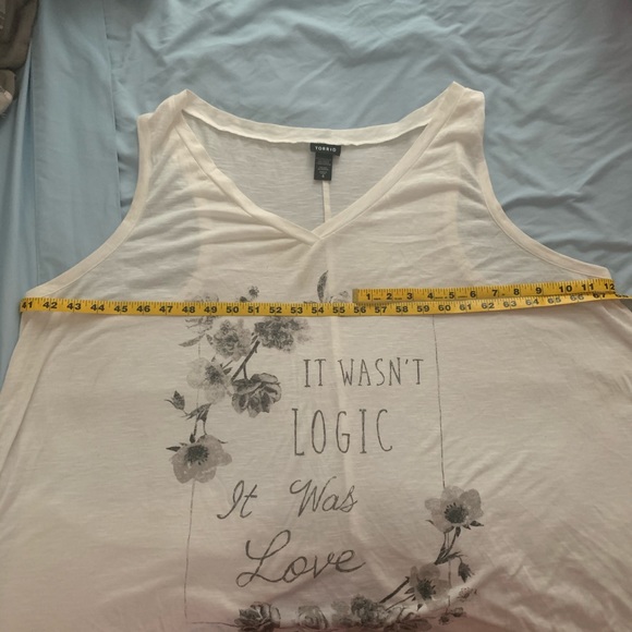 💟🌷Torrid White Love vs Logic Floral Tank - Picture 7 of 7